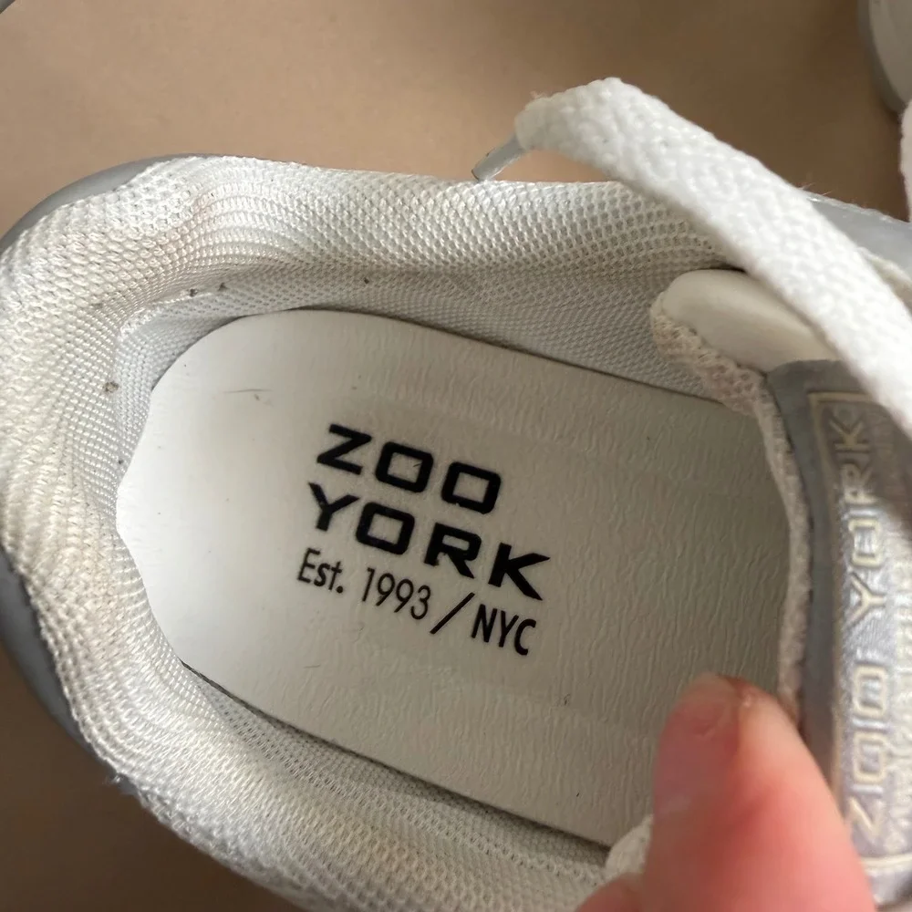 Zoo York Star White Metallic Silver Platform Sneakers Womens Size 9 NYC Low Top